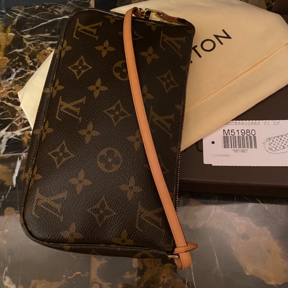 LOUIS VUITTON POCHETTE ACCESSOIRES MONOGRAM - Picture 3 of 16